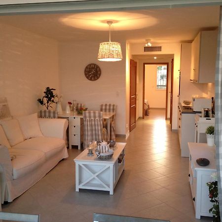 Residence Nayah-Maria Calvi  Buitenkant foto