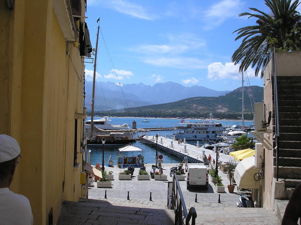 Residence Nayah-Maria Calvi  Buitenkant foto