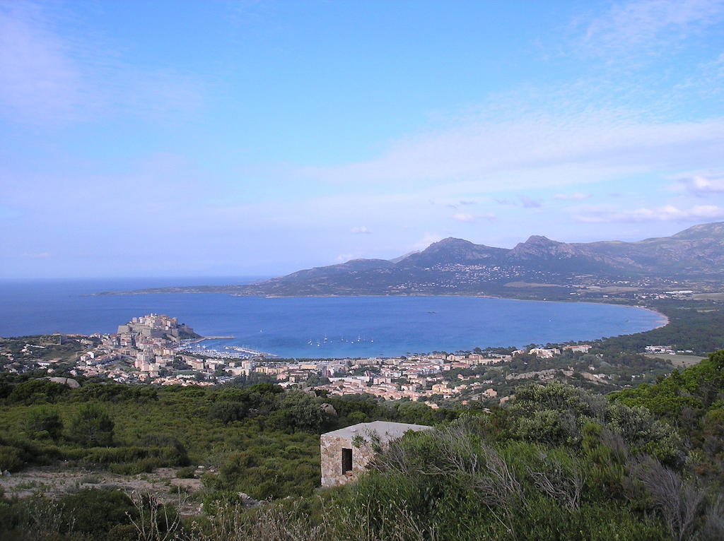 Residence Nayah-Maria Calvi  Buitenkant foto