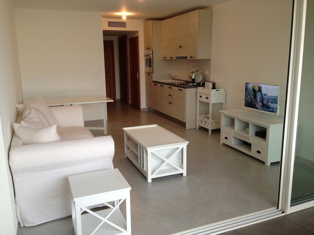 Residence Nayah-Maria Calvi  Buitenkant foto